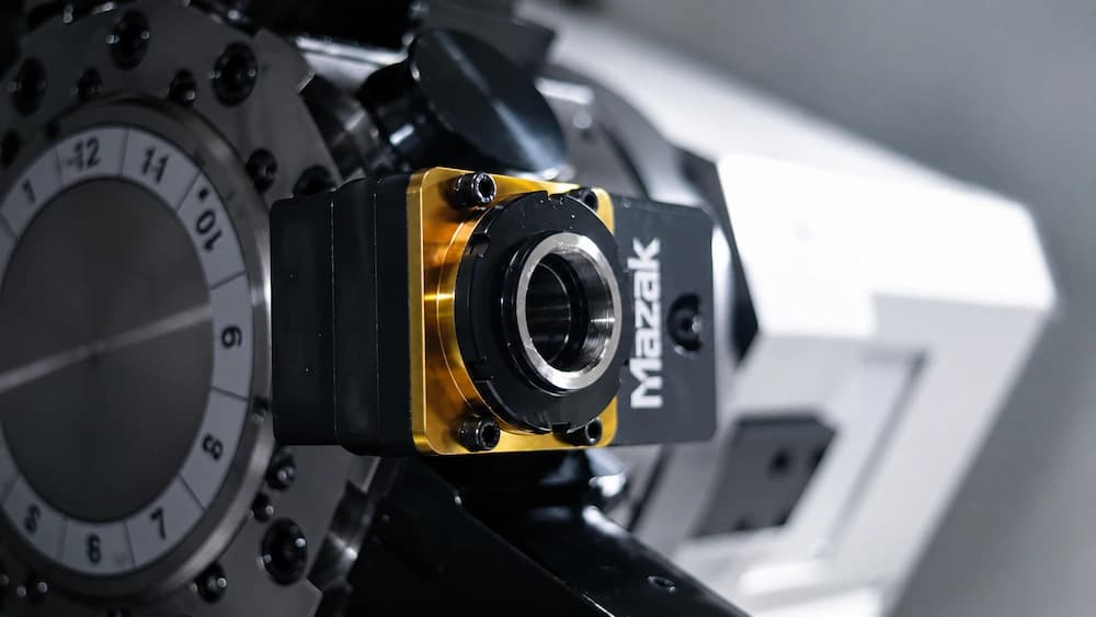 Werkzeugaufnahme an einem CNC-Bearbeitungszentrum bei Oltrop Zerspanungstechnik